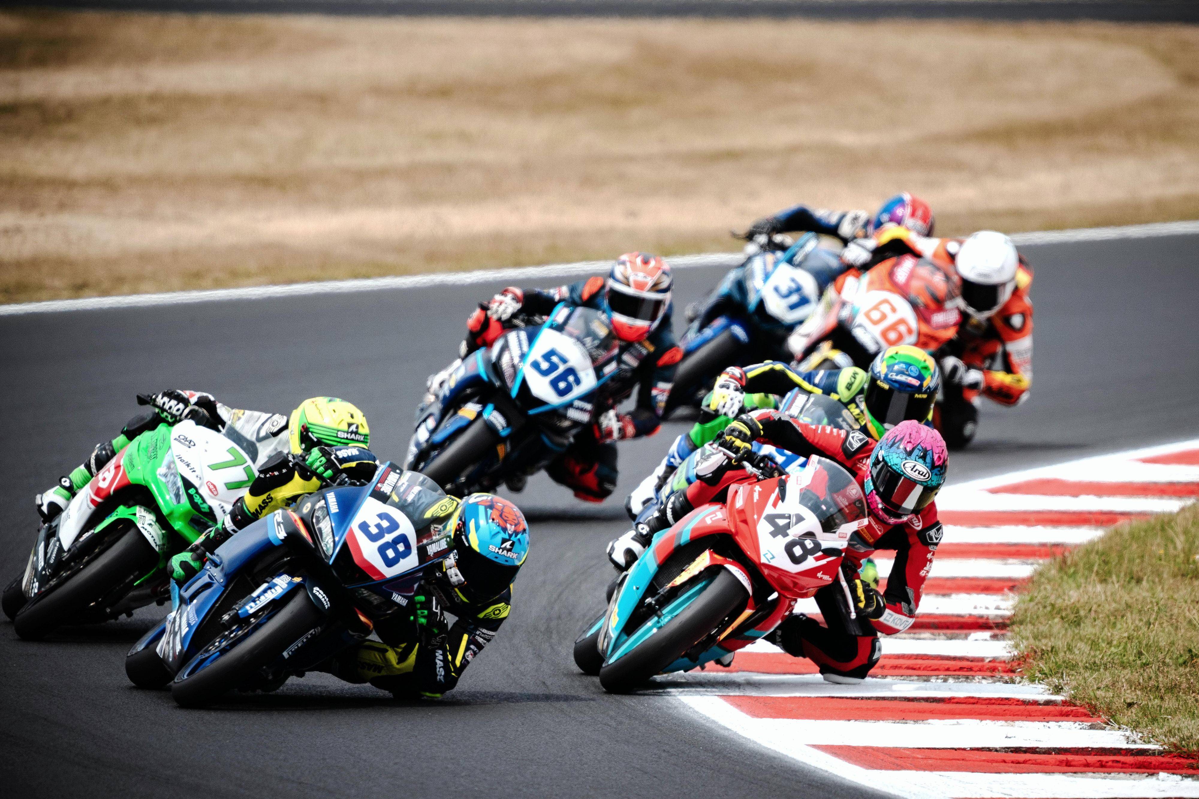 比什凯克阿拉套广场 比什凯克阿拉套广场